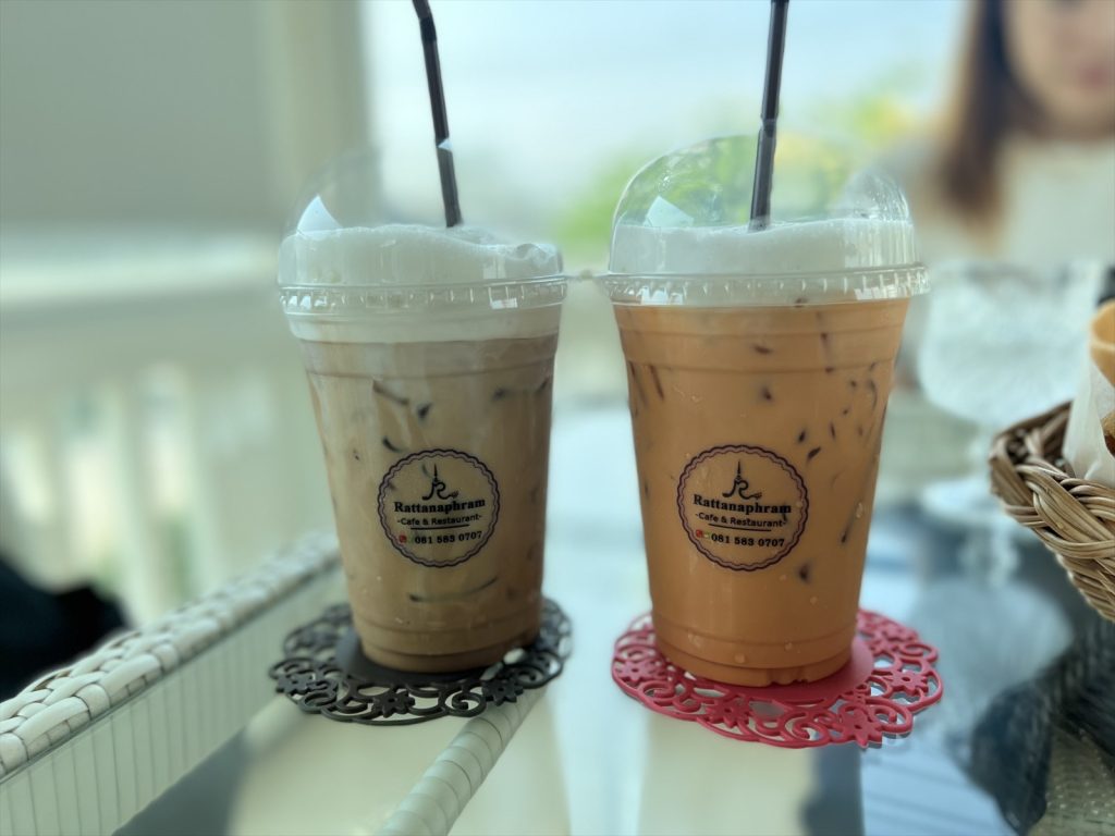 Rattanaphram_latte&thai_milk_tea